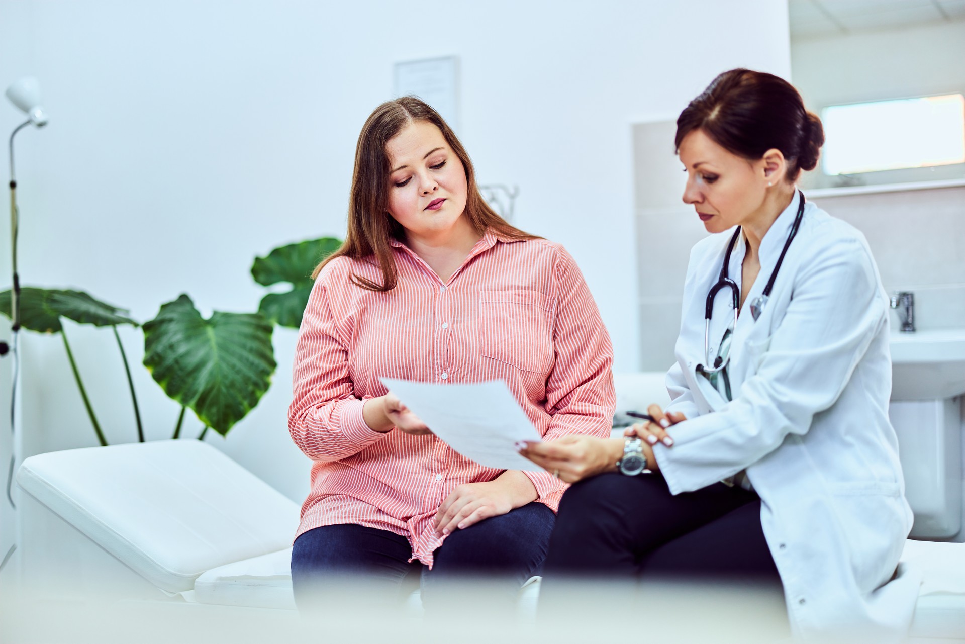 A pretty overweight woman on a nutritionist consultation, talking about a diet plan.